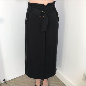 So Gorgeous! Never Worn! Black midi skirt w/ruffle waist/gold accent button…